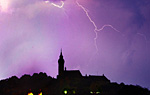 Gewitter über Kloster Andechs &copy; dpa